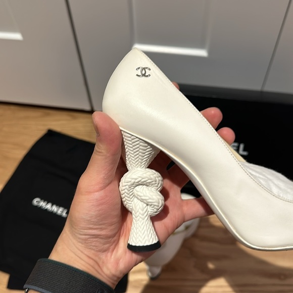 CHANEL Goatskin Interlocking Art Heel High Heels - Picture 6 of 9